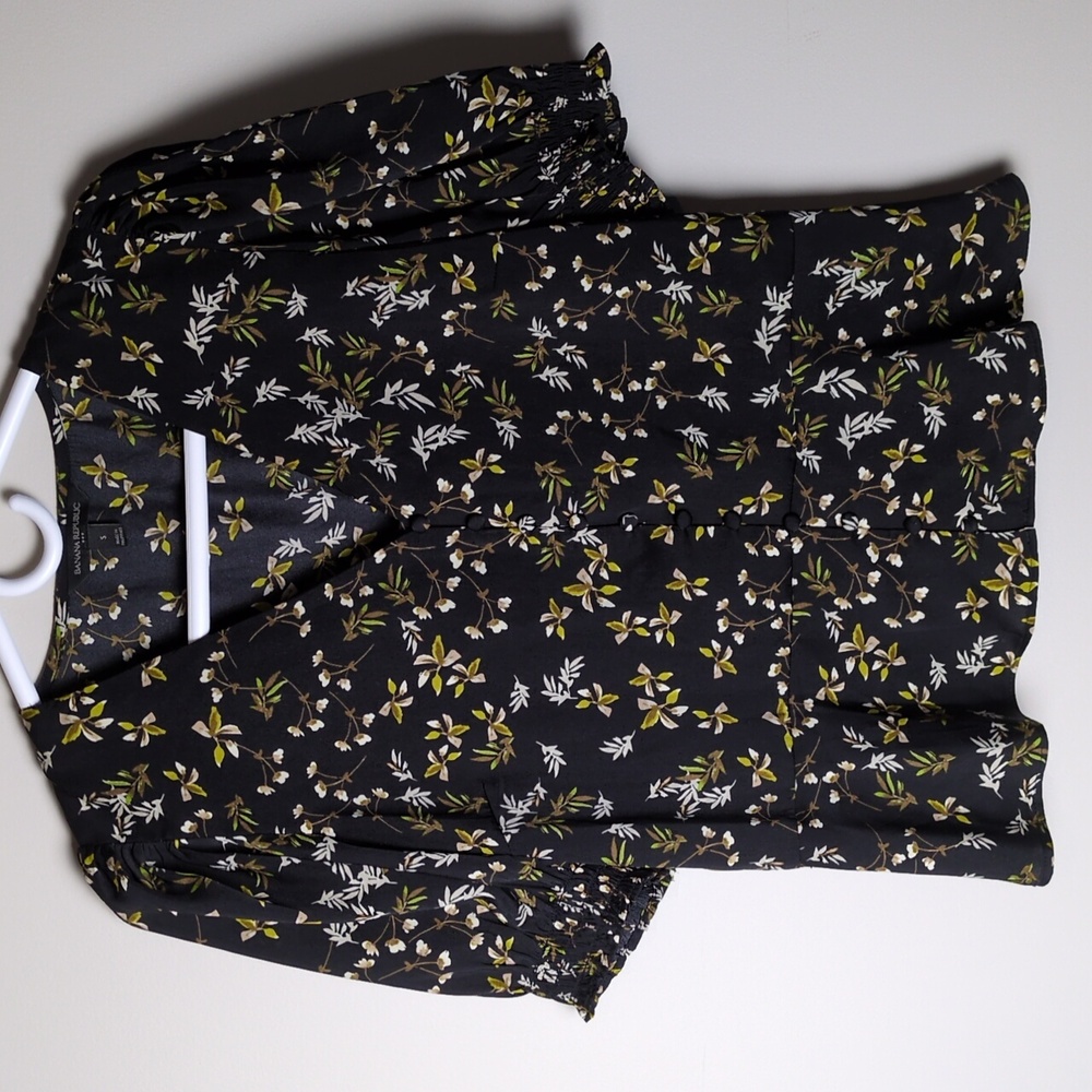 Banana Republic Top Blous V-neck peplum short sleeve floral Size Small